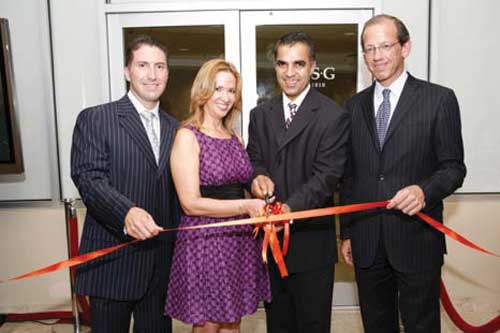 Dr. Gustavo Hernández, director medico,  María de Lourdes Olivera, presidenta de GASG;  Dr. Lorenzo González, secretario designado de Salud  y Cyril Meduña, presidente de Advent-Morro