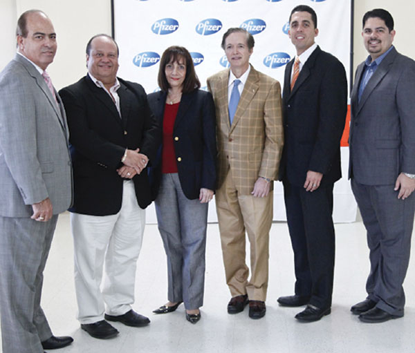 Sr. Rafael García, Senior Product Manager; Dr. Edgardo Prieto,  Dra. Maria Pujols, Dr. Fabio Lugo, José Vargas, Gerente de Productos  y José Medina, representante médico de Pfizer.