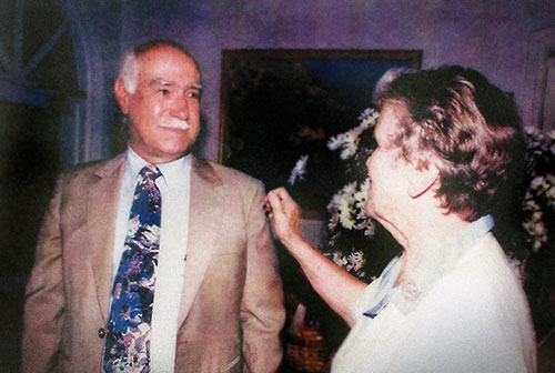 Dr. Carlos López Somolinos con Sor Isolina Ferré, en Ponce.