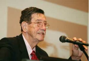 Dr. Luis Izquierdo Mora galardonado como el Ciudadano Distinguido del Año 2008.