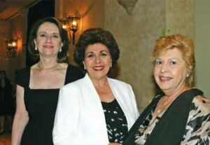 Dra. Galdys Perez Kraft, Dra. Wilma Rodríguez y Dra. Nitza de Mari Prats.