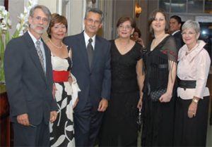 Dr. José Arabía, Dra. Carmen González Keelan, Dr. Francisco Joglar, Dra. Olga Joglar, Dra. Vilma Mcarthy y la Dra. Esther A. Torres.