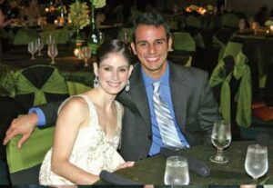 Denisse Eliza y Dr. Jorge Vidal durante la cena de gala.