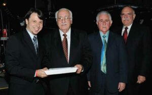 Dr. Héctor Martínez, (primer lugar Investigador Joven), Dr. Mario R. García-Palmieri, Dr. Héctor Delgado-Osorio, Dr. Carlos E. Girod.