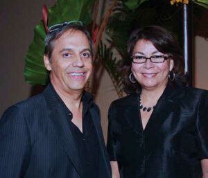 Dr. Wilfredo J. Cuevas, presidente saliente, y Dra. Lizzette Santiago, presidenta electa.