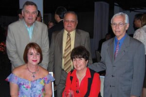 Dr. José Gándara y esposa, Dr. Ismael Rodríguez, Dr. Luis Vega y esposa.
