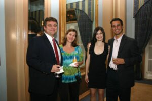 Dr. Carlos Méndez Buso, Yvette Cruz, Denisse Eliza y Dr. Jorge Vidal.