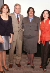 Dra. Ivonne Jiménez, Dr. Richard Mayeux, Dra. Briseida Feliciano (Pres. Academia de Neurología de PR), Maribella González.
