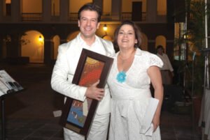 Dr. Oscar Soto Raíces (Pres. saliente) y Dra. Noemí Varela (Pres. entrante).