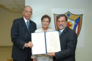 Sra. Shirley Burset, Dr. Luis Fortuño Moscoso, Sr. Jorge Díaz y Sra. Eugenia Mayoral.