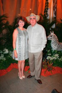 Dr.Elmer Irizarry y esposa.