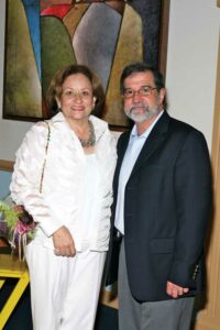 Dr. Fernando Cabanillas y su esposa Myrtha.