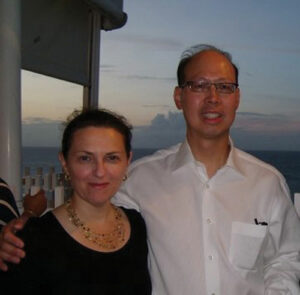 Dr. Jerry Yee y esposa.