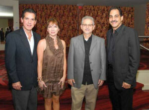 Dr. Carlos García y esposa Vivian Santiago, Ernesto García PhD, Charlie Flores.