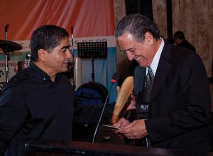 Director de la Rondalla de Humacao y el Dr. Eduardo Ibarra.