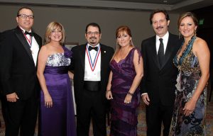 Dr. José Maymi y Sra., Dr. Luis Viera y Sra. y Dr. Héctor Cardona y Sra.