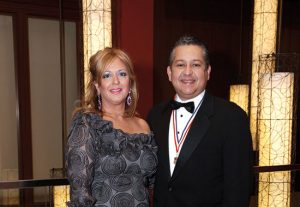 Dr. Gilberto Ruiz Deya y su esposa Belisa.