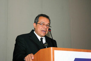 Dr. Edgar Colón Negrón.