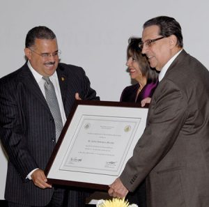 Dr. Rafael Rodríguez Mercado, Rector del RCM, Ygrí Rivera, Presidenta de la Junta de Síndicos y José Ramón de la Torre, Presidente de la Universidad de Puerto Rico (UPR)