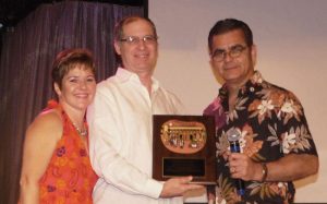 Sra. Carmen Laforet de Gandía, Dr. Luis T. Gandía y Dr. José I. Russé.