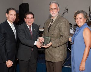 Dr. José Ginel Rodríguez, Lcdo. Dennis Bechara, Dr. Rafael Vaquer y su esposa.