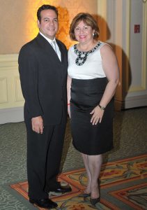 Dr. Gerardo Tosca, Presidente Entrante de la Sociedad, junto a la Dra. Edna Serrano.