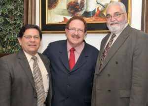 Dr. Raúl Castellanos, Dr. García Rinaldi y el Sr. Jenaro Estrada.