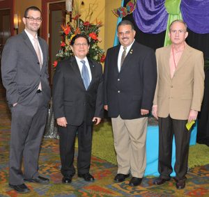 Dr. Fernando Soto; Dr. Raúl Castellanos Bran, Presidente AMPR; Dr. Rafael Rodríguez Mercado, Rector RCM, Dr. Raúl Pérez.