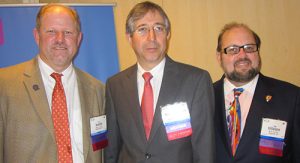 Tres puertorriqueños presidentes de capítulos del ACC en tres estados. Dres. Juan Aranda, Jr. (Florida), Luis Rodríguez Ospina (Puerto Rico) y Juan Villafañe (Kentucky).