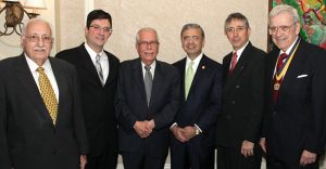 Dres. Mario García Palmieri, Ernesto Soltero, José Eugenio López, William Zoghbi, Luis Rodríguez Ospina y Elí Ramírez.