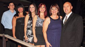 Dr. Francisco Nieves -Presidente electo de SPED- con su esposa Sra. Magda Nieves y sus hijos.