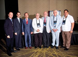 Dr. Luis Parés (Presidente saliente), Dr. Luis Molinary (Presidente entrante), Dr. Carlos Macaya, Dr. Mario García-Palmieri, Dr. Carlos Girod, Dr. W.Berenson, Dr. Wistremundo Dones.