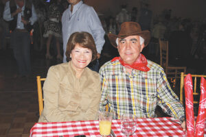 Dr. Elmer Irizarry y su esposa.