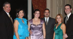 Sr. Agustín Irizarry; Sra. Rebecca Passapera; Sra. Marisol Barzana; Sr. Harry Román Dr. Alejandro Martino y su esposa Sra. Rosa González.