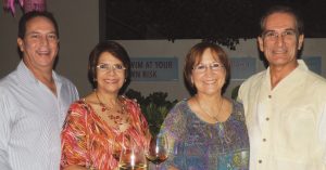 Dr. José R. Cumba y Sra.; Dr. René Vázquez Botet y Sra.