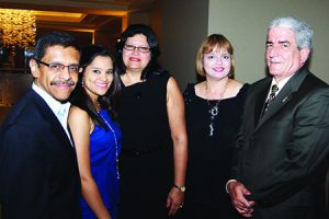 Dr. Carlos Pantojas, su hija y esposa, Dra. Ivonne Arroyo, Dr. Héctor Mena.
