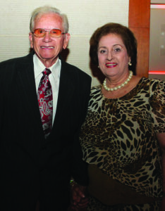 Dr. Héctor Cardona y su esposa Sra. Margarita Cardona.