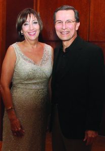 Sra. Linda Rivera y el Dr. Miguel Vázquez Botet.