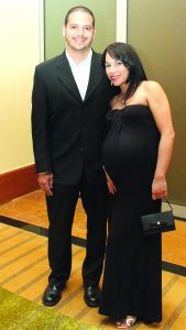 Dr. Abimael Rivera y su esposa Sra. Damaris González.