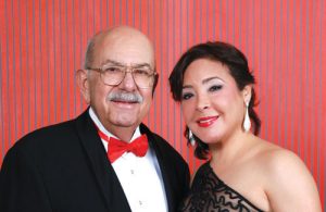 Dr. Fernando Recio y esposa.