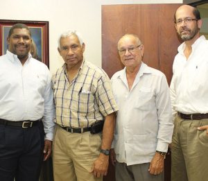 Dr. Juan Noloso, Dr. Wilfredo Viera, Dr. Milton Méndez, Dr. Víctor Vergara.