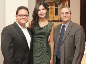 Dr. Armando Oliver, Dra. Meliza Martínez y Dr. Emilio Báez.