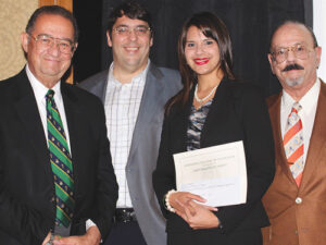 Dr. Francisco Muñiz; Dr. José Lozada; Dra. Karely Cabrera (Primer lugar, Presentaciones orales); Dr. Juan Aranda