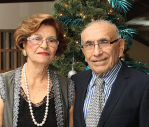 Prof. Carmen García y Dr. Luis Flores.