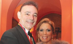 Dr. Nicolás Betancourt y su esposa Dra. Vanessa Olivo.