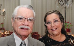 Dr. Angel Rivera y su esposa Sra. Ligia Pesquera.