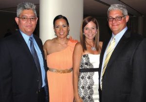 Dr. De León, Dra. Perraza, Dr. Raúl Vilá y esposa.
