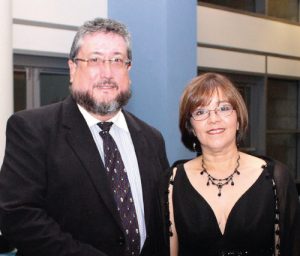 Dr. Gerry Caussade y su esposa Lic. Iris Silvestrini.