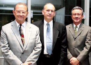 Dr. Francisco José Muñiz, Dr. Eduardo Rodríguez, Dr. Carlos Falcón.