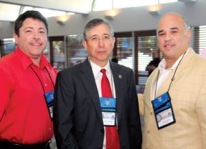 Dr. Luis Rosado, Dr. Luis Rodriguez Ospina, Presidente, y Dr. Edmundo Jordan.